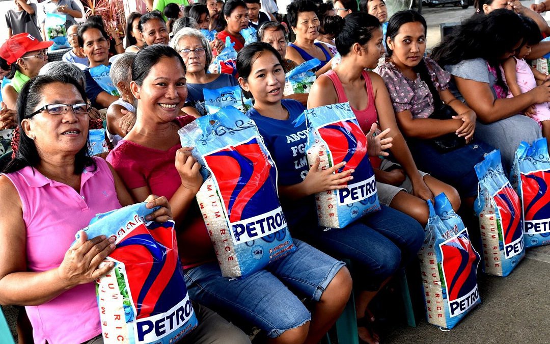 Petron, Station Dealers Distribute Rice to 3,000 Families in Northern Luzon